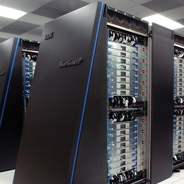 Fastest server. IBM Roadrunner. IBM 3rg. Ch2m Hill. Какой суперкомпьютер является самым мощным в настоящее время.